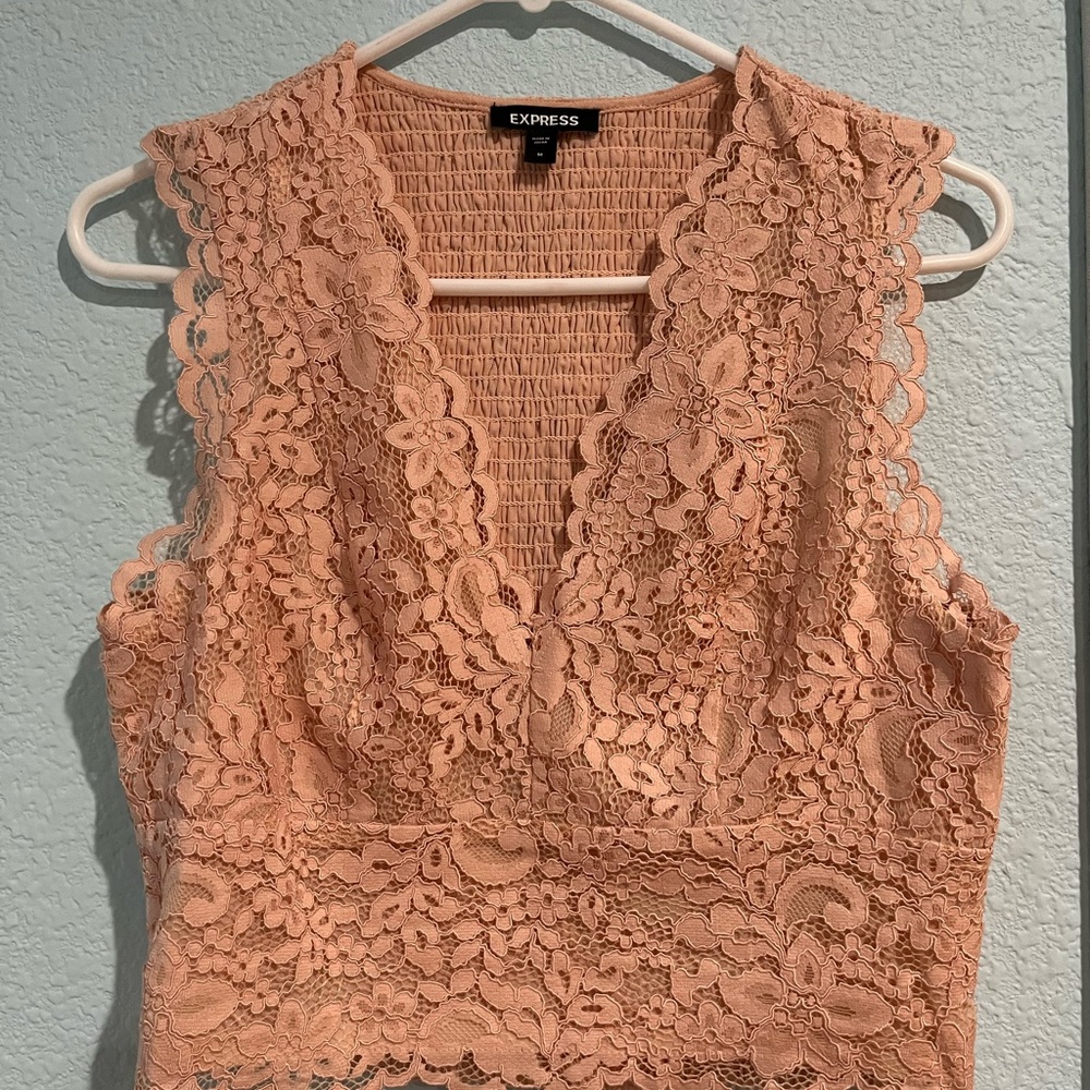 Women’s M size express lace crop top
